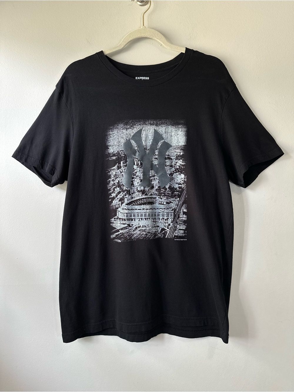 Express Men’s Black NY Yankee Stadium Center Graphic Monochrome T‑Shirt Size L